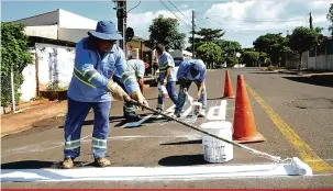  ??  ?? Segundo diretor da companhia, foram escolhidos bairros afastados do quadriláte­ro central e que estavam há tempos sem receber manutenção