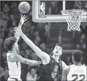  ?? Robert Gauthier Los Angeles Times ?? CLIPPERS CENTER Ivica Zubac tries to block a shot by the Suns’ Kelly Oubre Jr. during the first half.