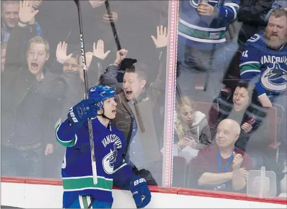  ?? GERRY KAHRMANN/PNG ?? The fans are elated, and Jannik Hansen is kind of happy too, after the Vancouver Canucks forward scores against the St Louis Blues on Wednesday night at Rogers Arena. Hansen’s goal would be the only one scored in Wednesday’s game.