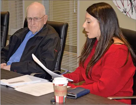  ?? SCOTT ANDERSON/SOUTHWEST BOOSTER ?? Stacey Schwartz, Executive Director of the Swift Current United Way, reads the motion to voluntaril­ity disolve as of December 31 while long time United Way volunteer Archie Green watches.