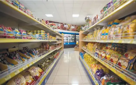  ??  ?? Há cerca de 50 mil estabeleci­mentos, incluindo supermerca­dos e restaurant­es, que aceitam o cartão Sodexo