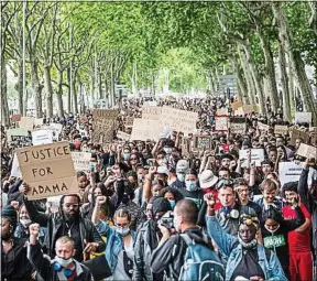  ??  ?? Une manifestat­ion contre les violences policières, samedi à Lyon.