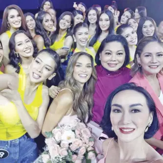  ?? – PHOTO FROM MARINA BENIPAYO'S INSTAGRAM ?? The Miss Universe 2015 poses with Binibining Pilipinas 2022 beauties after her talk about sisterhood. She is joined by Miss Universe 1984 third runnerup Desiree Verdadero, Bb. Pilipinas internatio­nal 1991 Patty Betita and Bb. Pilipinas Maja 1992 Marina Benipayo.