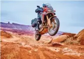  ??  ?? L’africa Twin a révélé son potentiel sur les pistes techniques de Moab. Stable, bien équilibrée mais aussi agile et bien suspendue, elle permet quelques figures de style. Mais gaffe au poids.