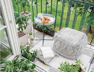  ?? ISTOCK ?? Habilitar este tipo de espacios en cada vivienda, como un lugar de lectura e incluso para iniciar el día con un desayuno al aire libre, son algunas de las tendencias que se están imponiendo.