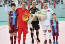  ?? Fotoğraf: Duygu avunduk-aa ?? Trabzon’da "Şöhretler ve Efsaneler Futbol Turnuvası" na eski futbolcula­rdan Hami Mandıralı da katıldı.