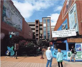  ?? RONDONE/THE COMMERCIAL APPEAL JOE ?? A subdued afternoon St. Patrick’s Day celebratio­n on Beale Street March 17.