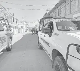  ?? FOTO: EL SOL DEL BAJÍO ?? La Policía Municipal abatieron a un sujeto y detuvieron a 2../