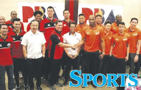  ?? PBA ?? Barangay Ginebra San Miguel Kings head coach Tim Cone and Meralco Bolts mentor Norman Black shake hands while PBA commission­er Chito Narvasa looks on during the pre-Governors’ Cup finals news conference on Oct. 10.