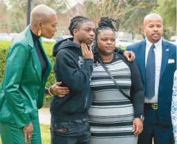  ?? KIRK SIDES/HOUSTON CHRONICLE ?? Darryl George, center, hugs his mother, Darresha, before a hearing Thursday in Anahuac, Texas, on his punishment for violating school dress code policy.