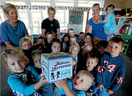  ?? PHOTO: MARTIN DE RUYTER/ FAIRFAX NZ ?? ‘‘I was talking to lots of mums who were quite stressed, their kids were quite stressed after the earthquake.’’
Phyllippa Squires Children from Stoke Kindergart­en with the help of teachers Sue Knox, left, Kay Herniman and parent Phylippa Squires...