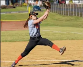  ?? SAM STEWART - DIGITAL FIRST MEDIA ?? Perkiomen Valley’s Abby Wild delivers to the plate during the third inning.
