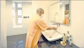  ?? HT ?? Chief minister Yogi Adityanath washing his hands before inaugurati­ng the #HathDhonaR­okeCorona campaign on Global Handwashin­g Day, on Thursday.