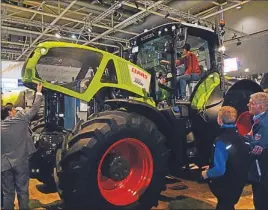  ??  ?? Medallero. El jurado de Agritechni­ca otorgó cinco medallas de plata a Claas por el sistema de limpieza de grano 4D en la nueva cosechador­a Lexion 700, su monitoreo automático de grano, el cracker MCC Max de la nueva picadora Jaguar, el sistema de...