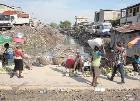  ?? // IGNACIO GIL ?? Los rigores de la contaminac­ión se ceban también con las poblacione­s más pobres, y los niños en particular