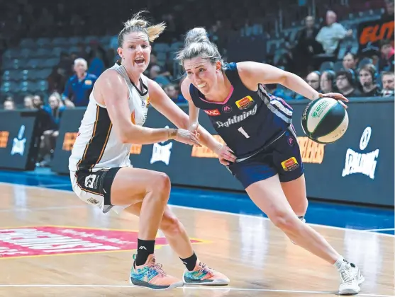  ?? CRITICAL FOCUS: Fire’s Casey Samuels attempts to contain Adelaide’s Lauren Nicholson when the teams clashed in the South Australian capital last month. ??