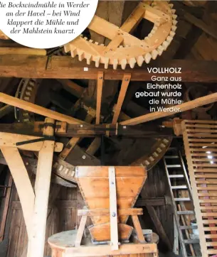  ??  ?? VOLLHOLZ Ganz aus Eichenholz gebaut wurde die Mühle in Werder.