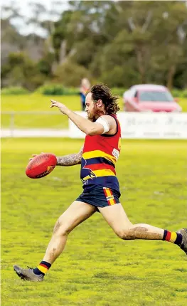  ?? Photograph­s by FEARGHUS BROWNE. ?? Left: Tyson Huston drives Longwarry forward in the reserves game against Catani.