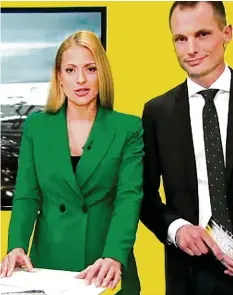  ??  ?? Christa Rigozzi mit Jonas Projer.
Mehr Bilder von «Arena/Reporter» auf 20minuten.ch