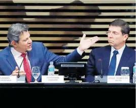  ?? WERTHER SANTANA/ESTADÃO ?? Observado por Josué, Haddad discursa durante reunião da Fiesp