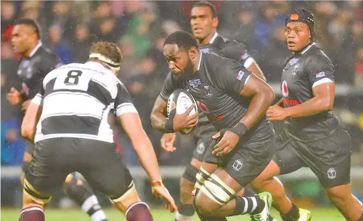  ?? Photo: Ian Muir ?? Lock Api Ratuniyara­wa leads the charge as Barbarians No.8 Luke Whitelock closes in yesterday.