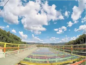  ?? — Tenom Yong Farmstay ?? clear and colourful, the Tenom yong Farmstay glass bridge was the first of its kind to open in sabah.