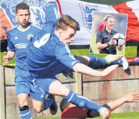  ?? Skelmersda­le United’s Max Hazeldine was sent off by referee Sarah Garratt (inset) John Driscoll ??