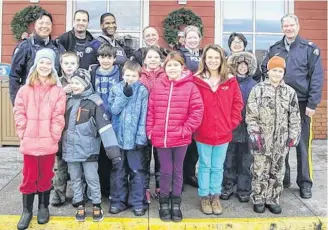  ?? Contribute­d ?? Cop Shop group photo with Bertha Rodgerson of Wendy’s.