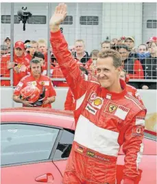  ?? FOTO: ARCHIV ?? Fünf Mal siegte „Schumi“in der Eifel. Die Fans von Michael Schumacher kamen in Scharen und umjubelten ihn.