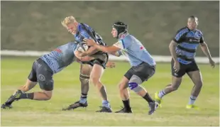  ?? ?? Nelspruit player Juandré Odendaal (centre) attempts to break the line during the cup final against Sasol.