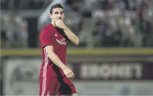  ??  ?? 0 Kenny Mclean came close to scoring for Aberdeen, but missed his chance following a heavy touch when one-on-one with the keeper.