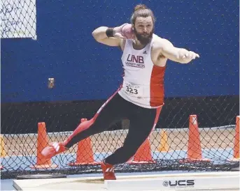  ??  ?? Jonathan Gionet détient le record provincial du lancer du poids à 16m76. Archives