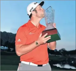  ??  ?? FELICIDAD. Jon Rahm, tras vencer en el CareerBuil­der de La Quinta.