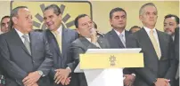  ??  ?? Miembros del PRD en conferenci­a de prensa