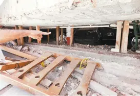  ??  ?? El edificio del Colegio Rébsamen está colapsando, acusan vecinos.
