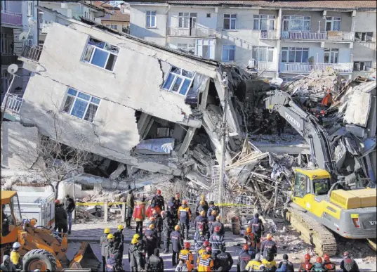  ?? The Associated Press ?? Rescuers work Saturday on a building that collapsed following a strong earthquake in Elazig in eastern Turkey.
