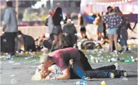  ??  ?? ► David Becker, de Getty Images, se impuso en la categoría Noticias de Actualidad, por la masacre en Las Vegas.