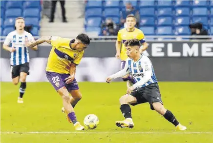  ?? //DAVID RAMÍREZ ?? Mientras el Espanyol destaca por su `limpieza' en los terrenos de juego el Almería, por contra, lo hace por ser el que más tarjetas acumula