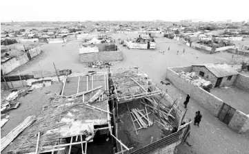  ?? — Reuters photo ?? People walk in a shantytown near the port of Hodeidah,Yemen.