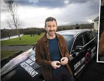  ??  ?? Hollywood actor Chris O’Dowd took time out of his busy schedule at the weekend to help bring Kerry pub-goers home safely as part of the new ‘Social Spin’ community initiative.