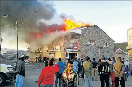  ?? Picture: BRIAN WITBOOI ?? FIERCE BLAZE: This Durban Road, Korsten, business and residentia­l complex was destroyed by fire yesterday