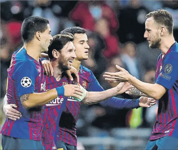  ?? FOTO: GETTY IMAGES ?? Leo Messi, un marciano en Wembley El delantero argentino recibió las felicitaci­ones de Suárez, Alba y Rakitic tras marcar el 1-3 justo después del tanto de Harry Kane