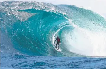  ?? Picture: ANDREW CHISHOLM ?? RIDE STUFF: Shaun Wallbank conquers formidable Shipstern Bluff.
