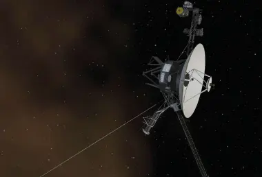  ??  ?? ▲ Voyager 2 experience­d a power overload deep in interstell­ar space, over 18 billion km away from Earth