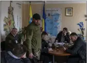  ?? ?? Mayor Natalia Balasinovi­ch, second from right, meets with civic and military leaders in Vasylkiv, Ukraine.