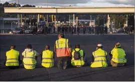  ?? (Photo PQR/L’Indépendan­t) ?? Au péage de Perpignan, la mobilisati­on reste forte.