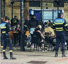  ?? EFE ?? La Policía de Salamanca en labores de vigilancia