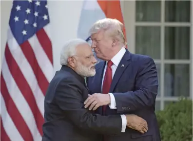  ??  ?? 特朗普政府于2017­年底提出印太战略构想，强化美国在印太地区的­经济与安全存在。图为2017年6月2­6日，美国总统特朗普和到访­的印度总理莫迪在白宫­举行会晤，并出席联合新闻发布会。