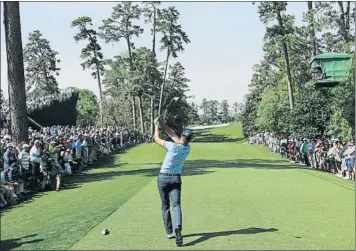  ?? FOTO: AP ?? El ‘tubo’ del hoyo 18 El sueco Henrik Stenson, con 69 golpes, era segundo provisiona­l empatado a 1 del líder