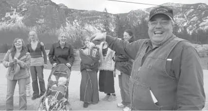  ?? ASSOCIATED PRESS ?? A 2008 photograph of Winston Blackmore, the religious leader of the Canadian polygamous community of Bountiful located near Creston, British Columbia, with six of his daughters and some of his grandchild­ren.